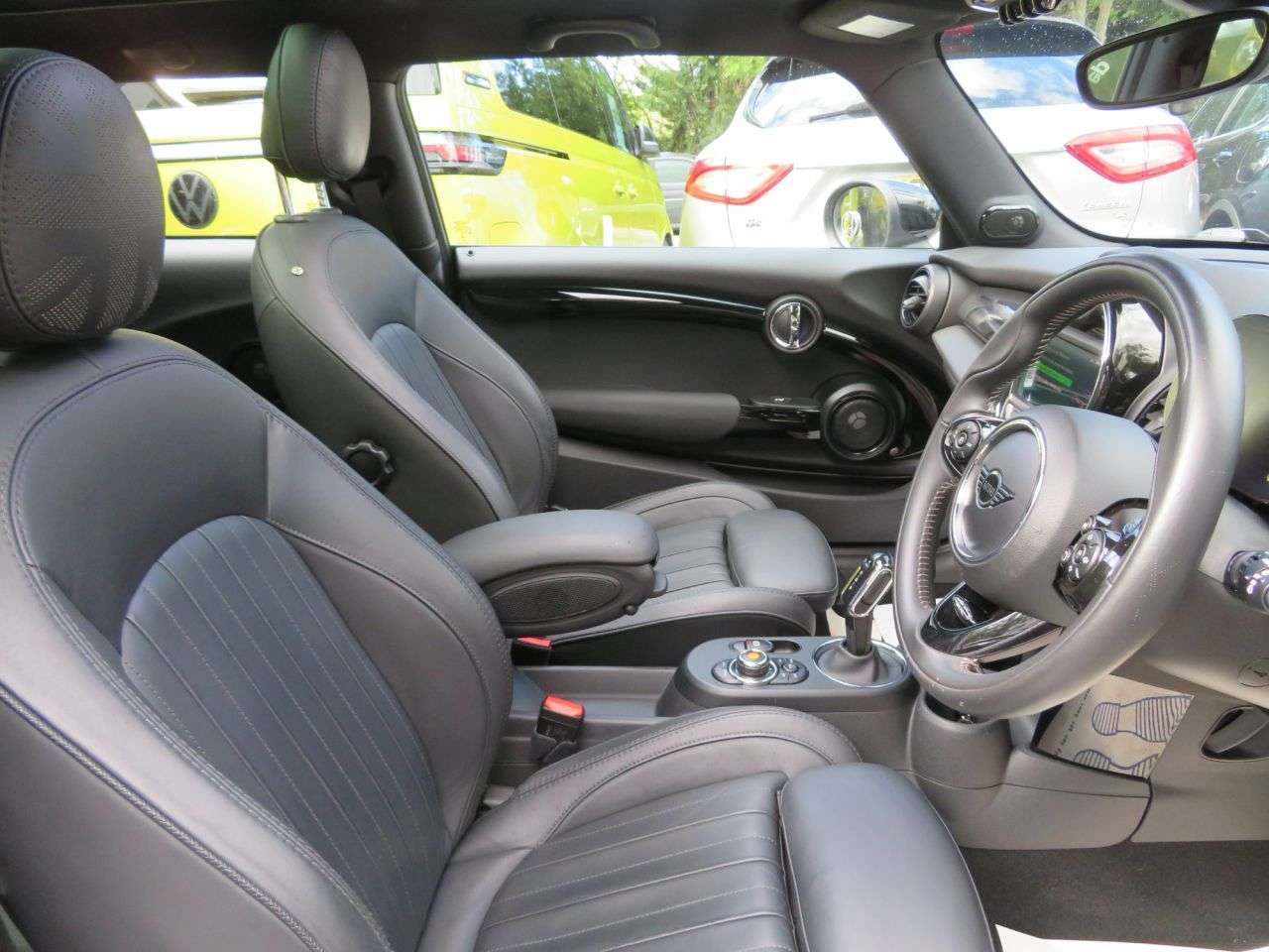 A 2020 MINI ELECTRIC HATCH Cooper SE 32.6kWh Level 3 Hatchback 3dr Electric Automatic (184 ps) PANO RO A 2020 MINI ELECTRIC HATCH Cooper SE 32.6kWh Level 3 Hatchback 3dr Electric Automatic (184 ps) PANO RO