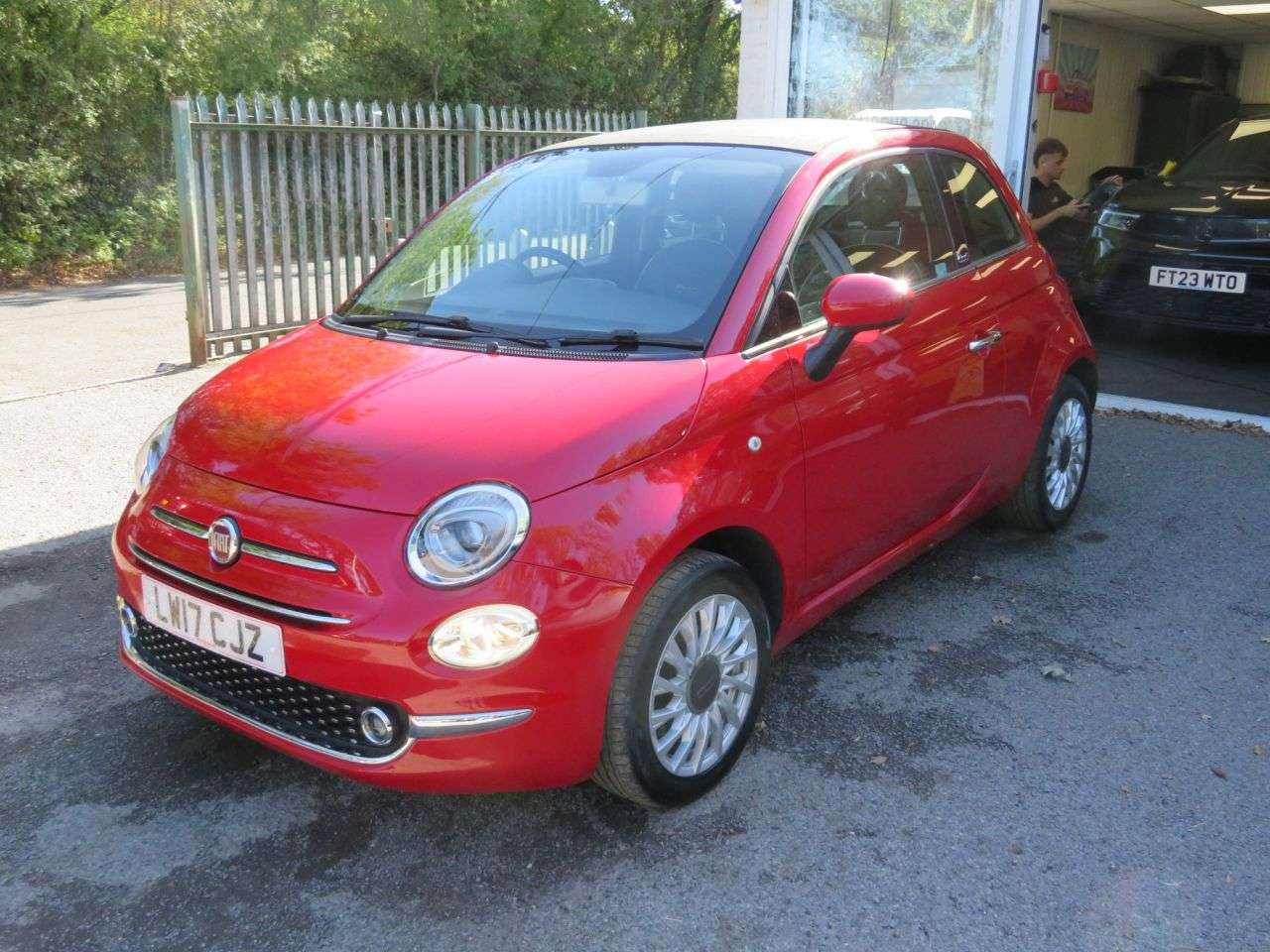 A 2017 FIAT 500C 1.2 ECO Lounge Convertible 2dr Petrol Manual Euro 6 (s/s) (69 bhp) A 2017 FIAT 500C 1.2 ECO Lounge Convertible 2dr Petrol Manual Euro 6 (s/s) (69 bhp)