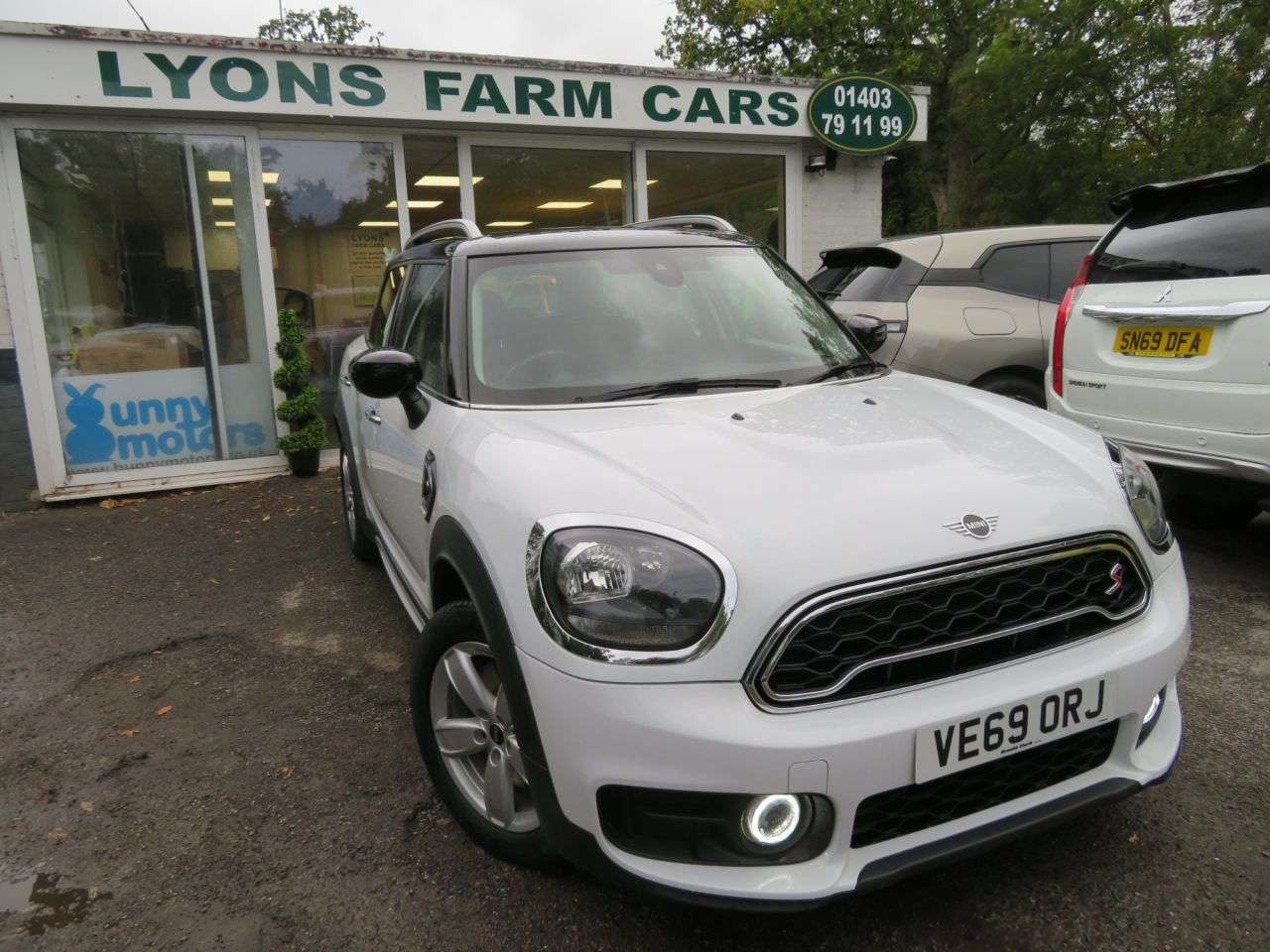 A 2019 MINI COUNTRYMAN 2.0 Cooper S Classic SUV 5dr Petrol Manual Euro 6 (s/s) (192 ps) NAV PACK + A 2019 MINI COUNTRYMAN 2.0 Cooper S Classic SUV 5dr Petrol Manual Euro 6 (s/s) (192 ps) NAV PACK +