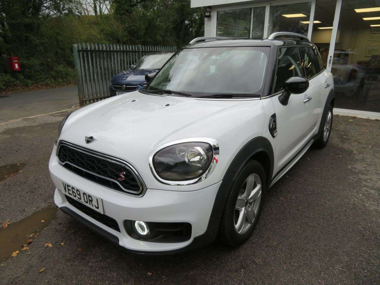 A 2019 MINI COUNTRYMAN 2.0 Cooper S Classic SUV 5dr Petrol Manual Euro 6 (s/s) (192 ps) NAV PACK + A 2019 MINI COUNTRYMAN 2.0 Cooper S Classic SUV 5dr Petrol Manual Euro 6 (s/s) (192 ps) NAV PACK +