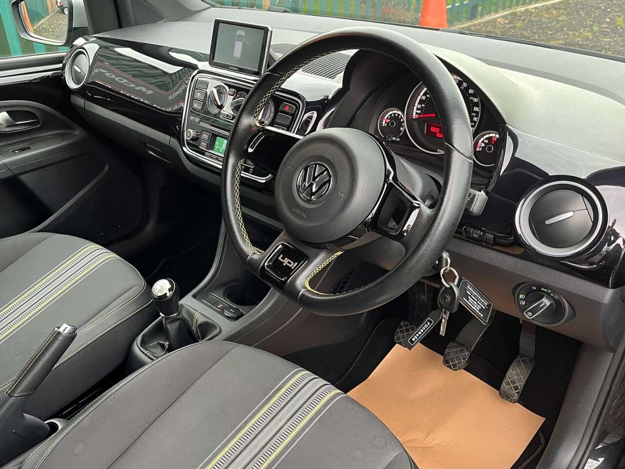 2015 VOLKSWAGEN UP! 2015 VOLKSWAGEN UP!