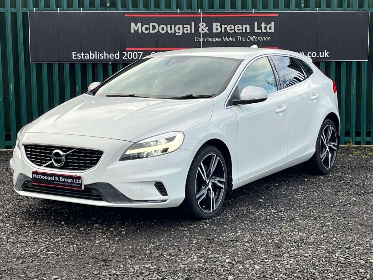 Check out this Volvo V40 2019 Petrol Manual