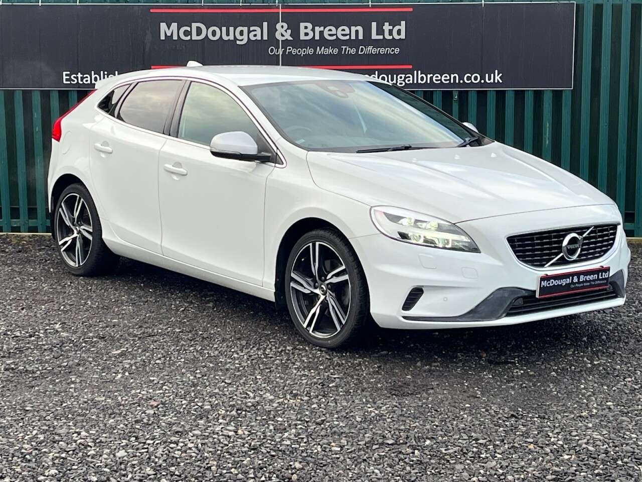 2019 VOLVO V40 2019 VOLVO V40
