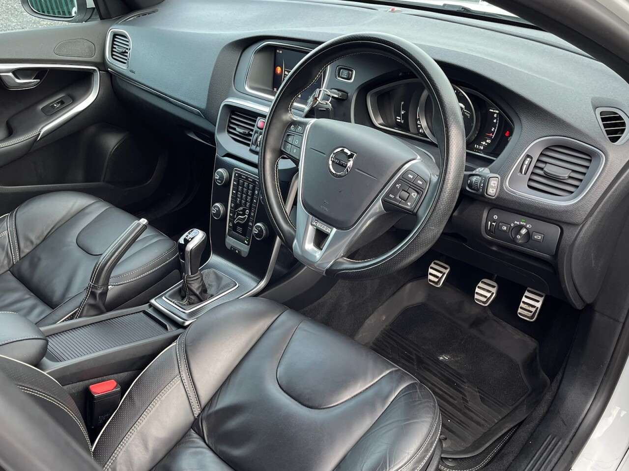 2019 VOLVO V40 2019 VOLVO V40