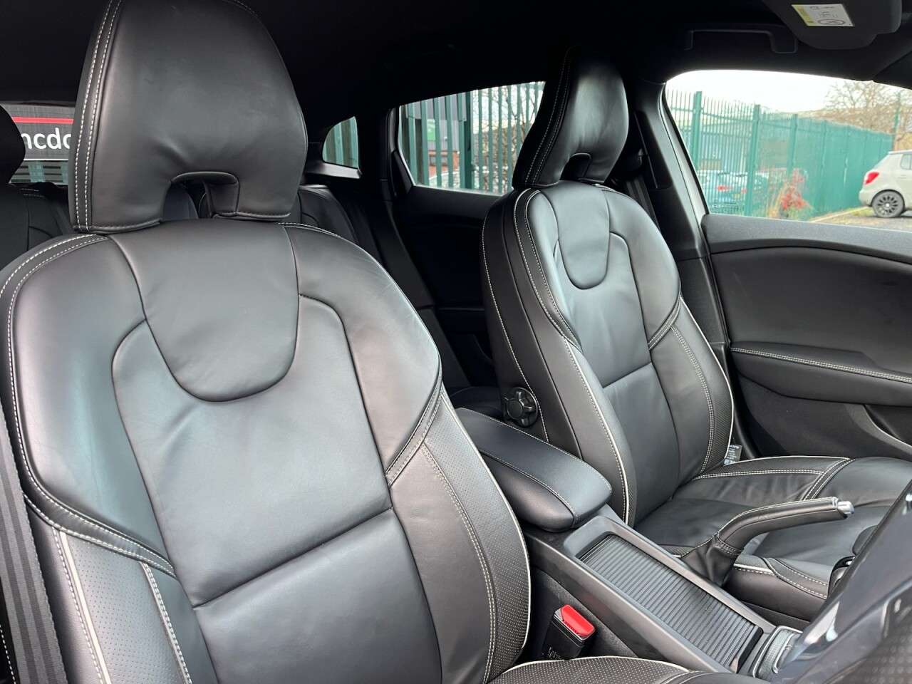 2019 VOLVO V40 2019 VOLVO V40