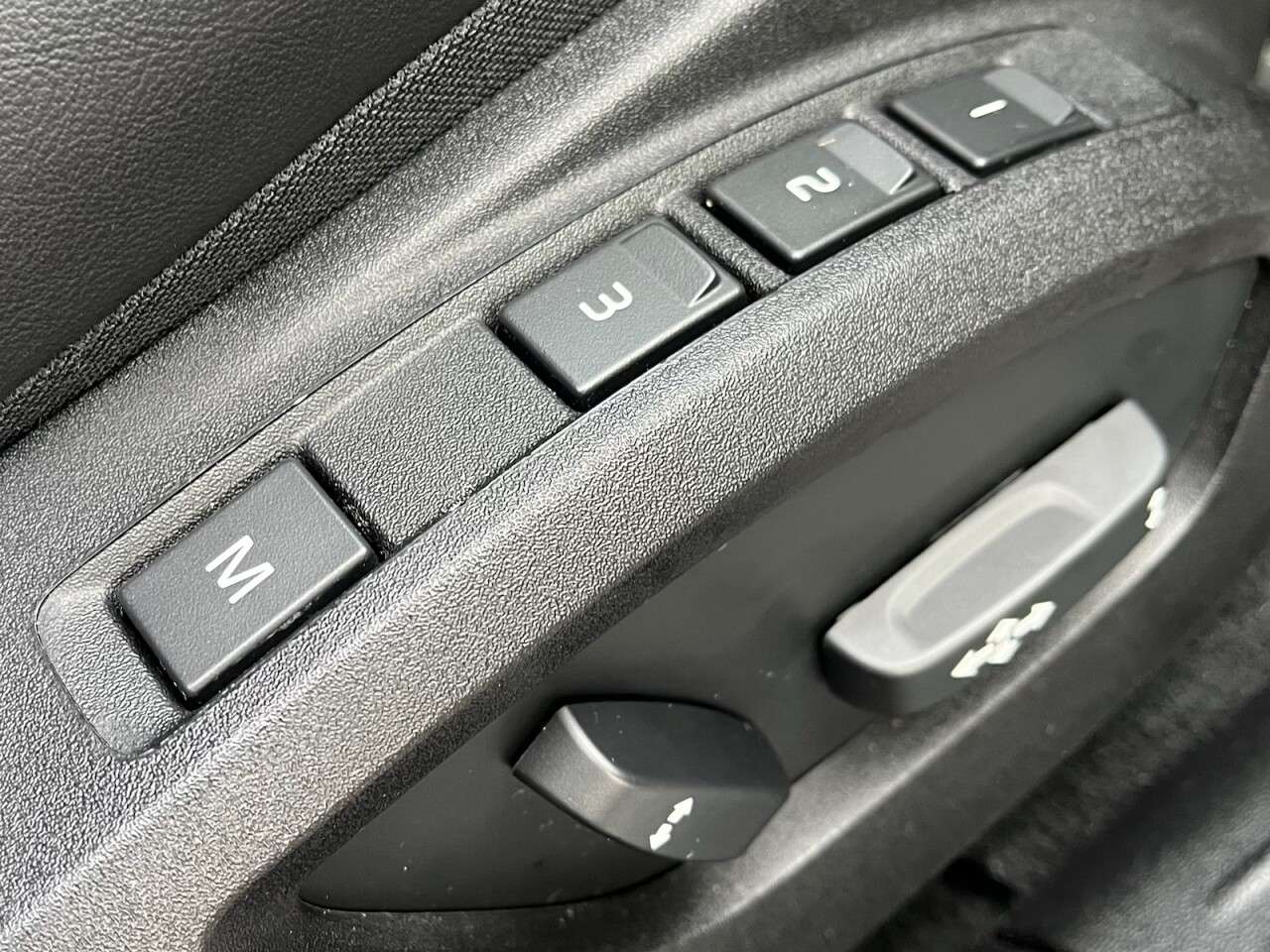 2019 VOLVO V40 2019 VOLVO V40