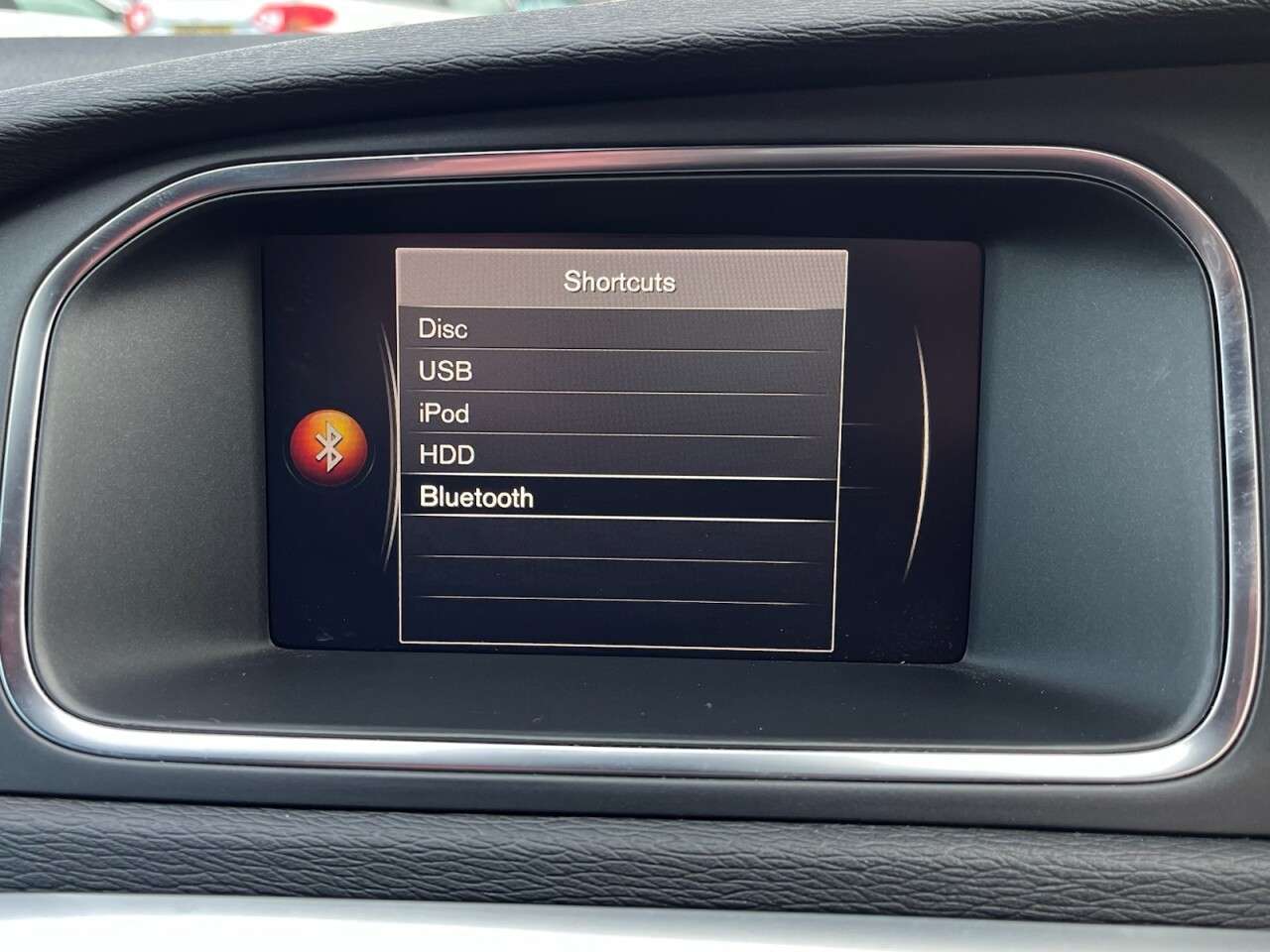 2019 VOLVO V40 2019 VOLVO V40