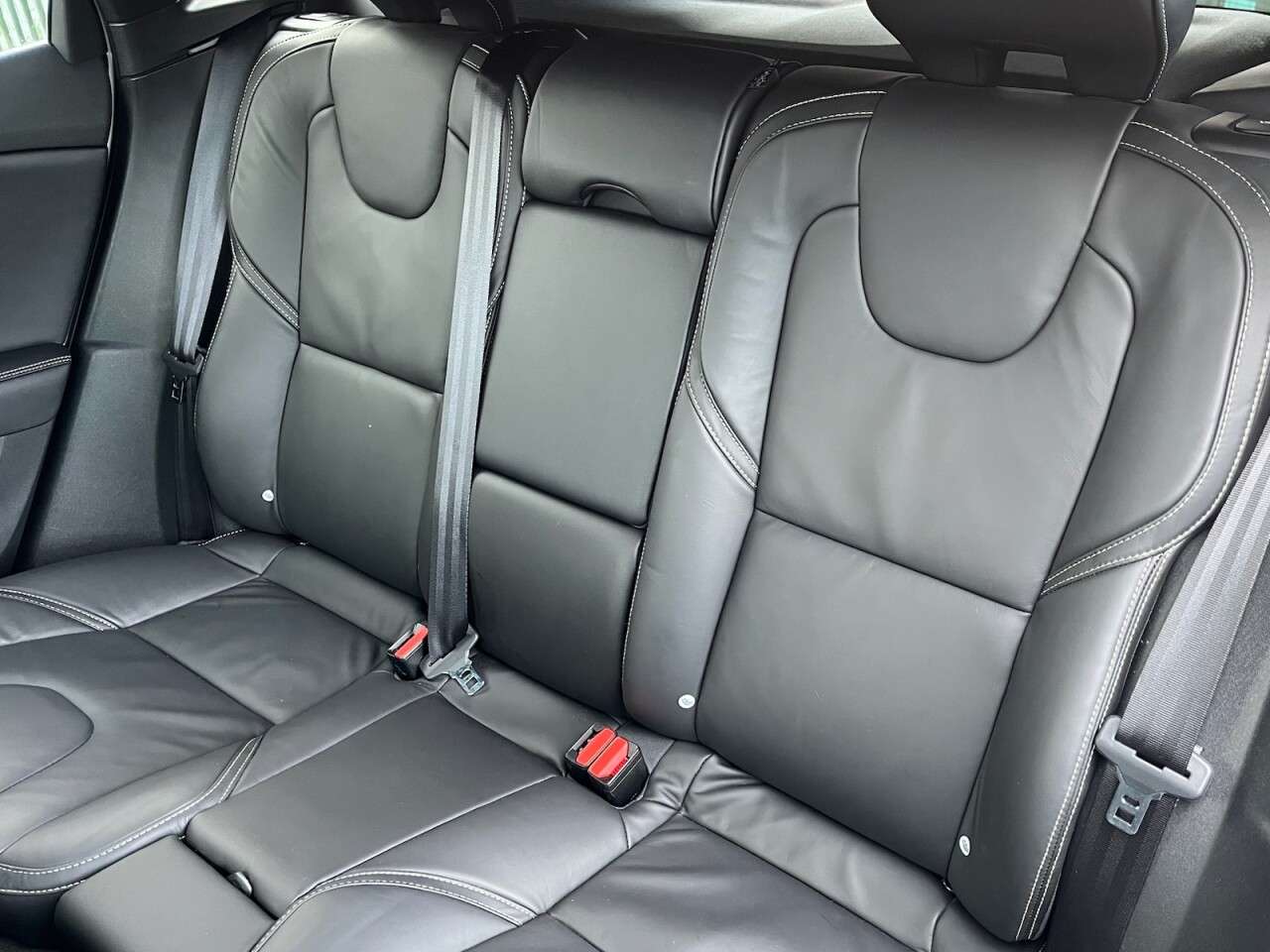 2019 VOLVO V40 2019 VOLVO V40