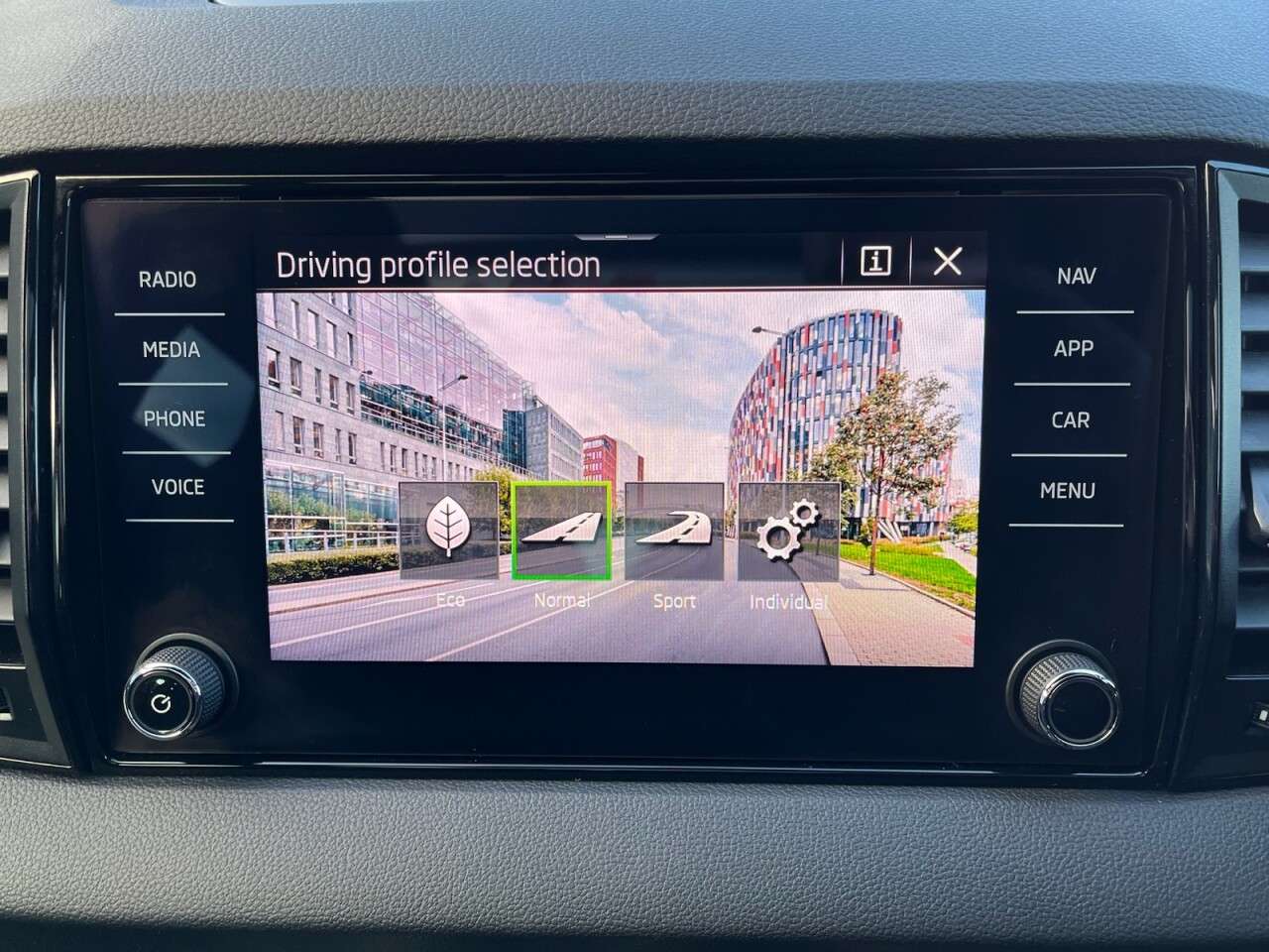 2020 SKODA KAROQ 2020 SKODA KAROQ