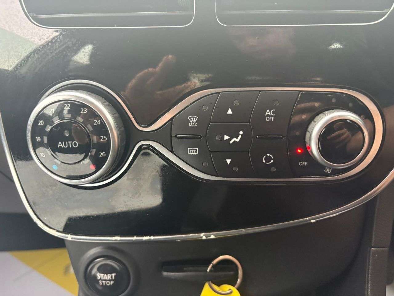 2015 RENAULT CLIO 2015 RENAULT CLIO