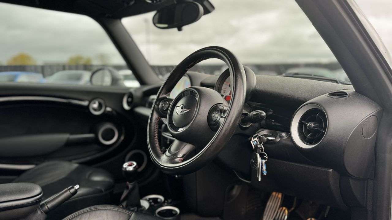 2012 MINI CLUBMAN 2012 MINI CLUBMAN