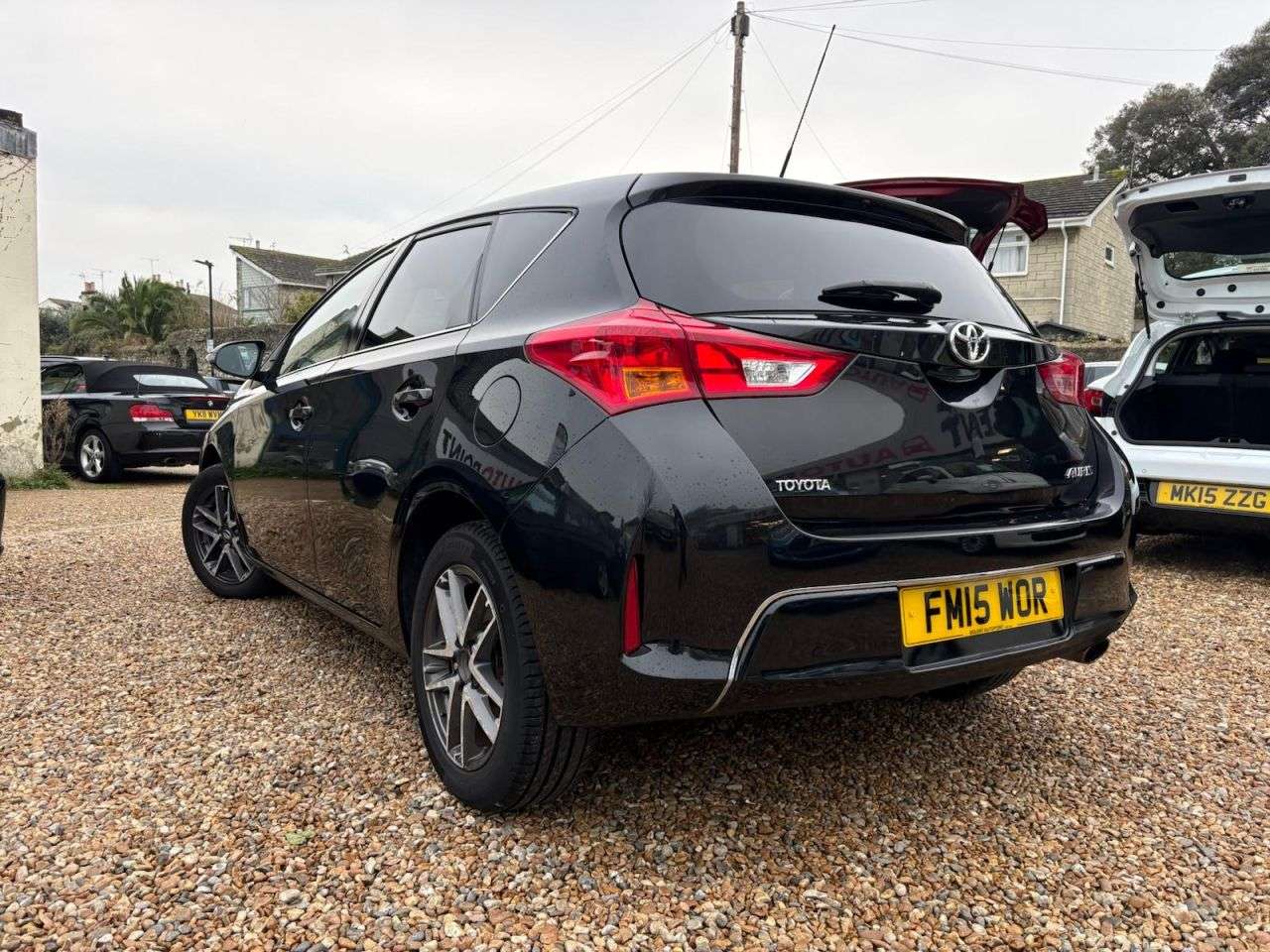 A 2015 TOYOTA AURIS 1.6 V-Matic Icon Plus Hatchback 5dr Petrol Manual Euro 5 (132 ps) A 2015 TOYOTA AURIS 1.6 V-Matic Icon Plus Hatchback 5dr Petrol Manual Euro 5 (132 ps)