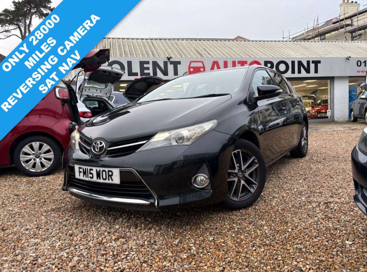 A 2015 TOYOTA AURIS 1.6 V-Matic Icon Plus Hatchback 5dr Petrol Manual Euro 5 (132 ps) A 2015 TOYOTA AURIS 1.6 V-Matic Icon Plus Hatchback 5dr Petrol Manual Euro 5 (132 ps)