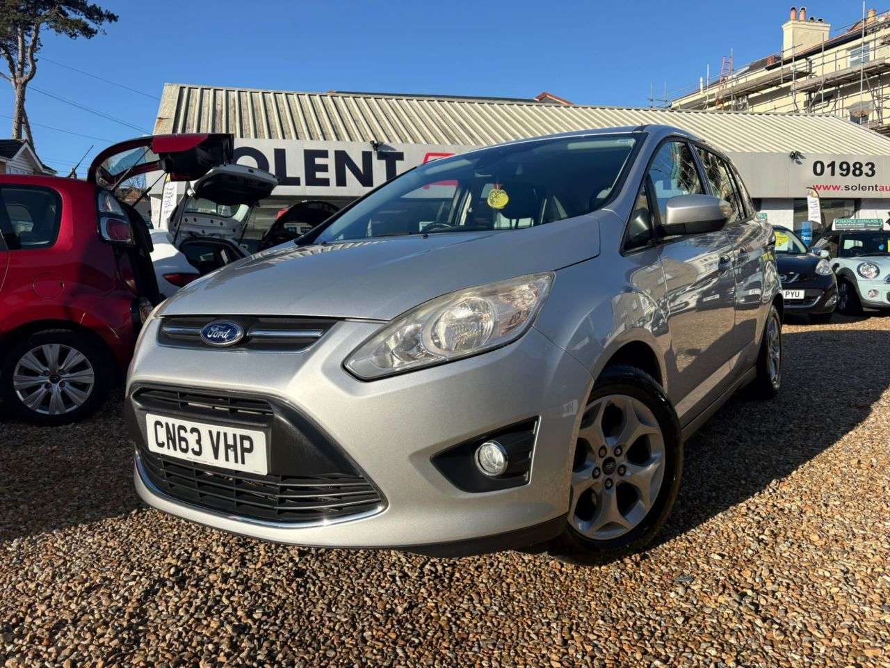 A 2013 FORD GRAND C-MAX 1.6 TDCi Zetec MPV 5dr Diesel Manual Euro 5 (115 ps) A 2013 FORD GRAND C-MAX 1.6 TDCi Zetec MPV 5dr Diesel Manual Euro 5 (115 ps)