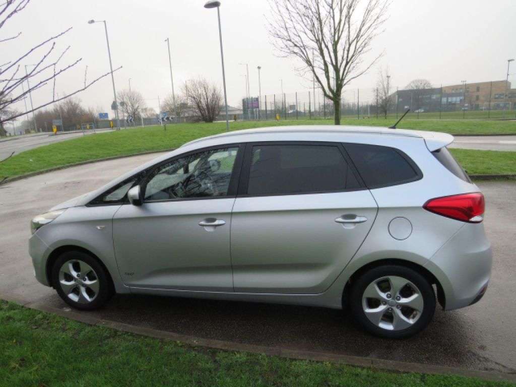 A 2016 KIA CARENS 1.7 CRDi 2 MPV 5dr Diesel Manual Euro 6 (s/s) (114 bhp) A 2016 KIA CARENS 1.7 CRDi 2 MPV 5dr Diesel Manual Euro 6 (s/s) (114 bhp)