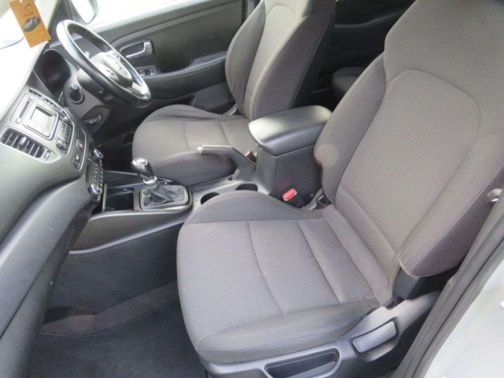 A 2016 KIA CARENS 1.7 CRDi 2 MPV 5dr Diesel Manual Euro 6 (s/s) (114 bhp) A 2016 KIA CARENS 1.7 CRDi 2 MPV 5dr Diesel Manual Euro 6 (s/s) (114 bhp)