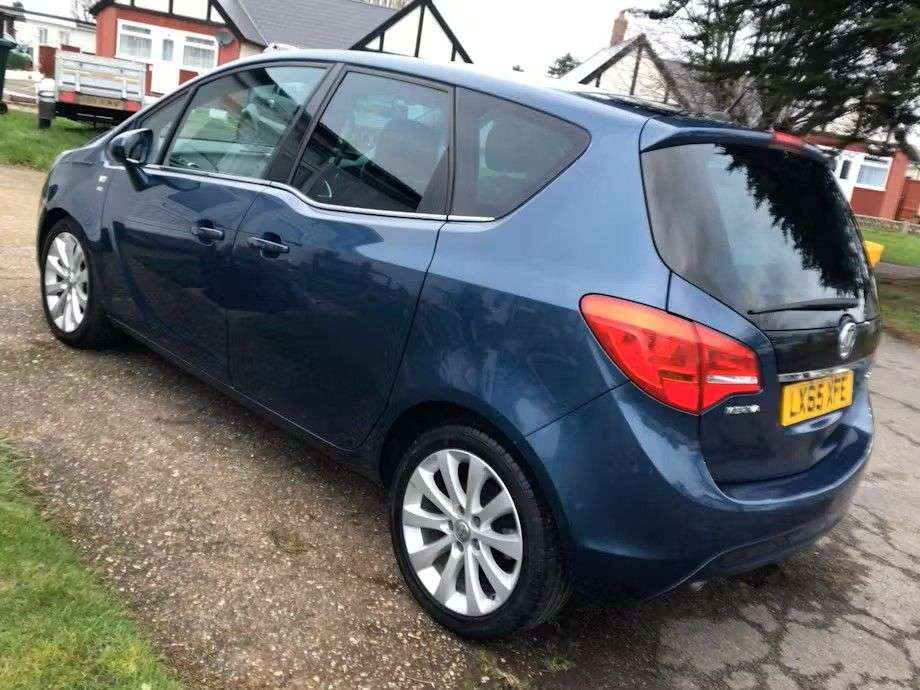 A 2015 VAUXHALL MERIVA 1.7 CDTi SE MPV 5dr Diesel Auto Euro 5 (110 ps) A 2015 VAUXHALL MERIVA 1.7 CDTi SE MPV 5dr Diesel Auto Euro 5 (110 ps)