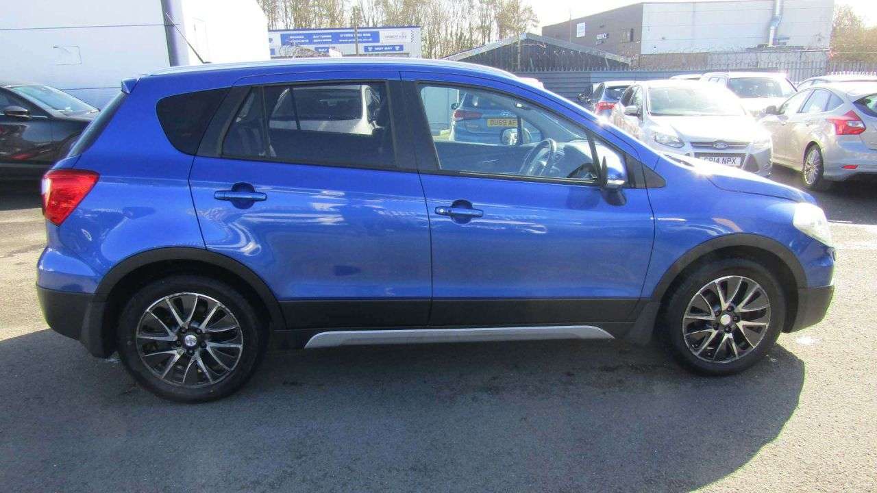 A 2014 SUZUKI SX4 S-CROSS 1.6 DDiS SZ5 SUV 5dr Diesel Manual ALLGRIP Euro 5 (s/s) (120 ps) A 2014 SUZUKI SX4 S-CROSS 1.6 DDiS SZ5 SUV 5dr Diesel Manual ALLGRIP Euro 5 (s/s) (120 ps)