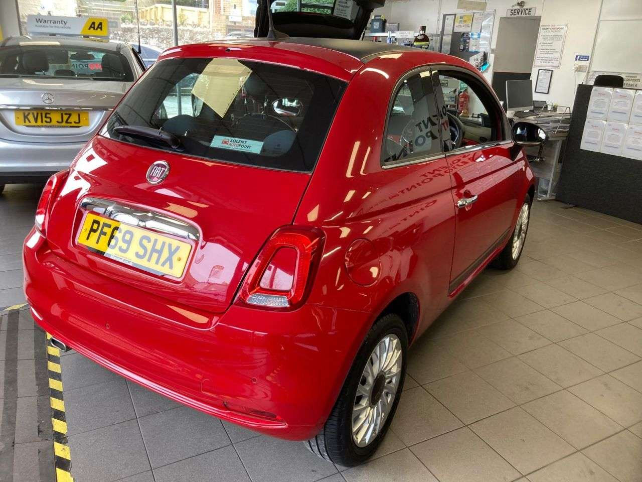 A 2019 FIAT 500 1.2 Lounge Hatchback 3dr Petrol Manual Euro 6 (s/s) (69 bhp) A 2019 FIAT 500 1.2 Lounge Hatchback 3dr Petrol Manual Euro 6 (s/s) (69 bhp)
