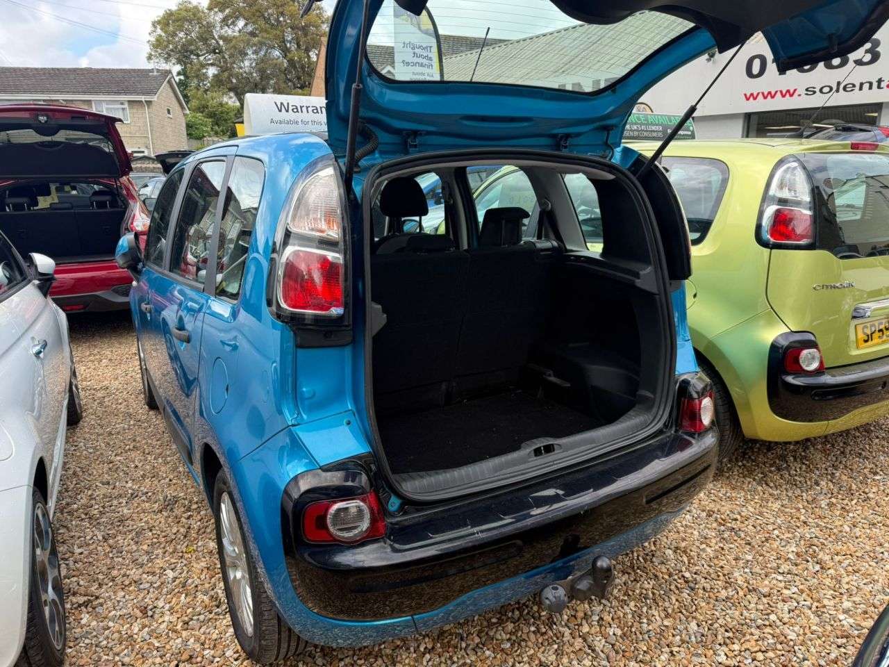 A 2011 CITROEN C3 PICASSO 1.6 HDi Connexion MPV 5dr Diesel Manual Euro 5 (90 ps) A 2011 CITROEN C3 PICASSO 1.6 HDi Connexion MPV 5dr Diesel Manual Euro 5 (90 ps)