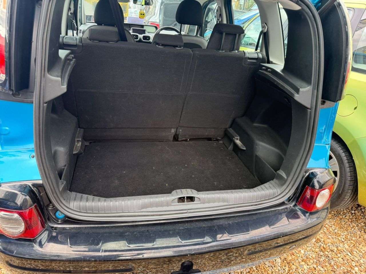 A 2011 CITROEN C3 PICASSO 1.6 HDi Connexion MPV 5dr Diesel Manual Euro 5 (90 ps) A 2011 CITROEN C3 PICASSO 1.6 HDi Connexion MPV 5dr Diesel Manual Euro 5 (90 ps)