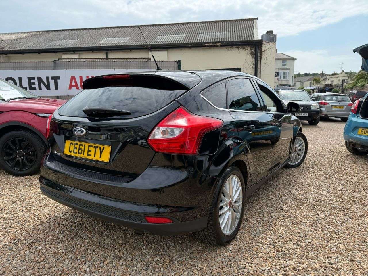 A 2011 FORD FOCUS 1.6 Zetec Hatchback 5dr Petrol Manual Euro 5 (125 ps) A 2011 FORD FOCUS 1.6 Zetec Hatchback 5dr Petrol Manual Euro 5 (125 ps)