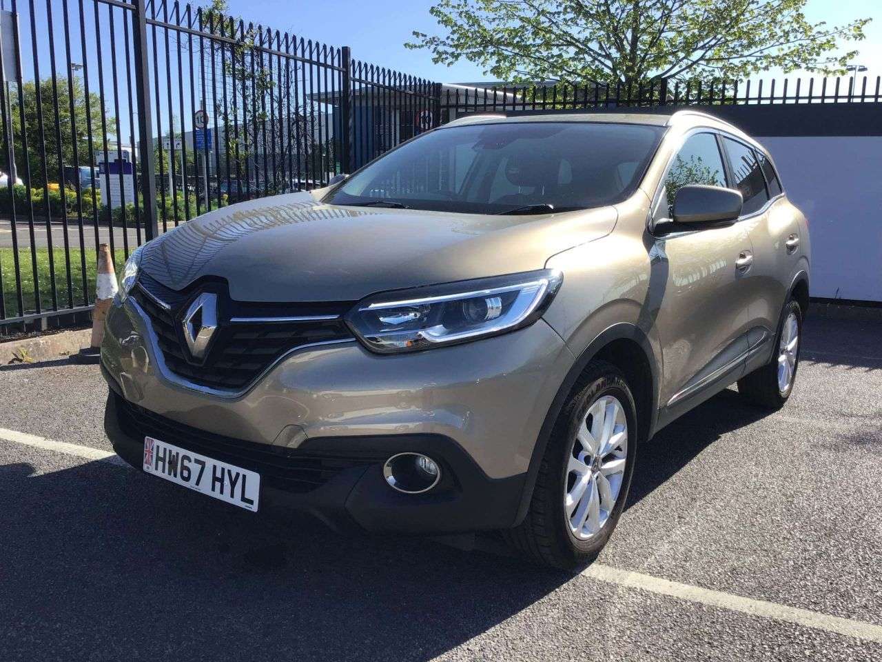 A 2017 RENAULT KADJAR 1.5 dCi Dynamique Nav SUV 5dr Diesel Manual Euro 6 (s/s) (110 ps) A 2017 RENAULT KADJAR 1.5 dCi Dynamique Nav SUV 5dr Diesel Manual Euro 6 (s/s) (110 ps)