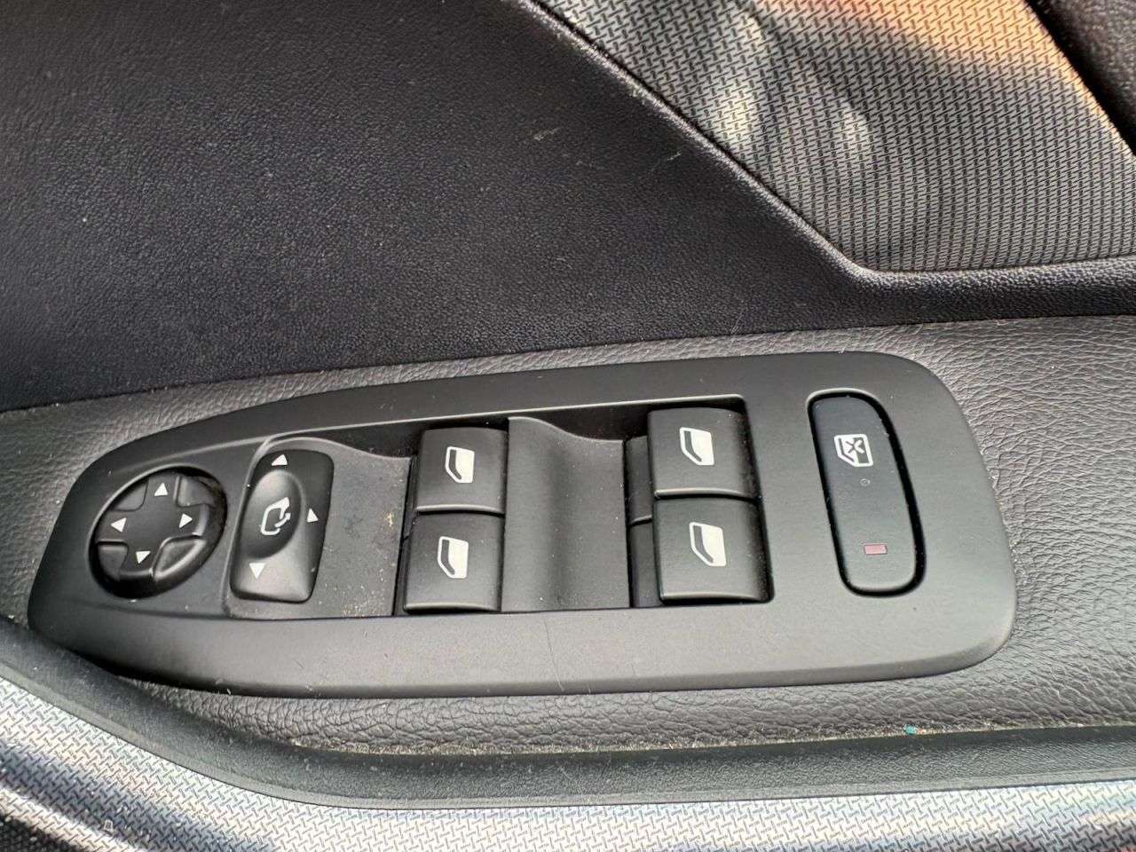 2016 PEUGEOT 2008 2016 PEUGEOT 2008