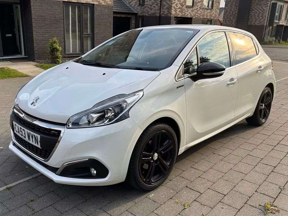 A 2016 PEUGEOT 208 1.6 BlueHDi GT Line Hatchback 5dr Diesel Manual Euro 6 (100 ps) A 2016 PEUGEOT 208 1.6 BlueHDi GT Line Hatchback 5dr Diesel Manual Euro 6 (100 ps)