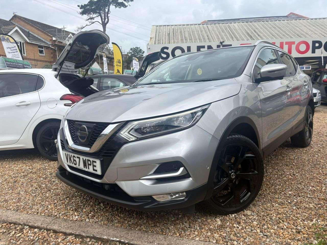 A 2017 NISSAN QASHQAI 1.5 dCi Tekna SUV 5dr Diesel Manual Euro 6 (s/s) (110 ps) A 2017 NISSAN QASHQAI 1.5 dCi Tekna SUV 5dr Diesel Manual Euro 6 (s/s) (110 ps)