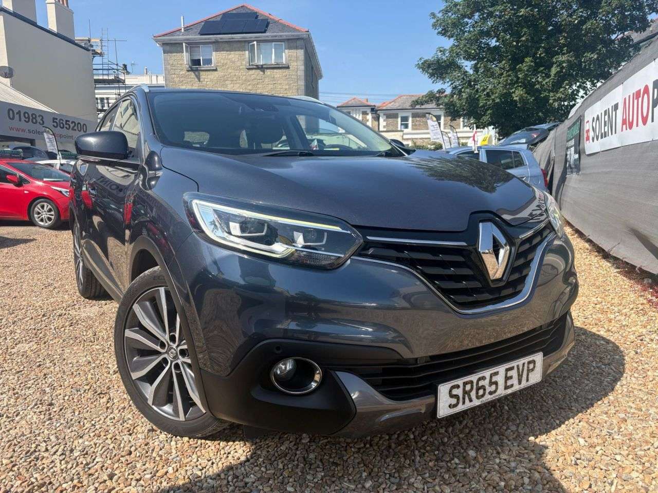 A 2015 RENAULT KADJAR 1.5 dCi Signature Nav SUV 5dr Diesel AUTOMATIC Euro 6 (s/s) (110 ps) A 2015 RENAULT KADJAR 1.5 dCi Signature Nav SUV 5dr Diesel AUTOMATIC Euro 6 (s/s) (110 ps)