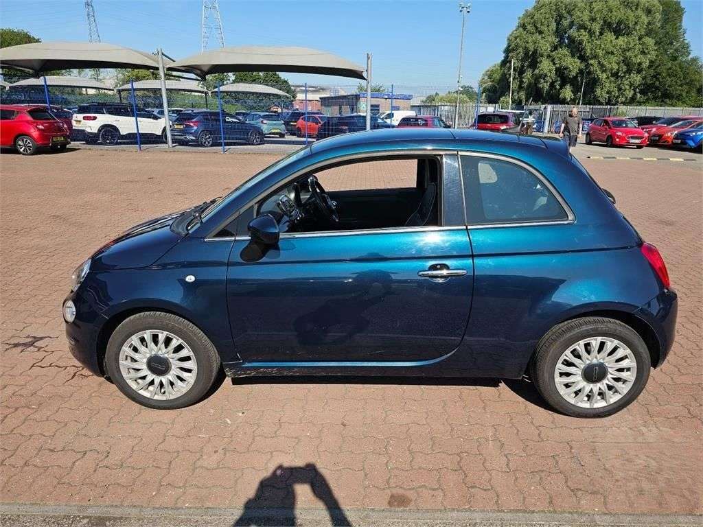 A 2017 FIAT 500 1.2 Lounge Hatchback 3dr Petrol Manual Euro 6 (s/s) (69 bhp) A 2017 FIAT 500 1.2 Lounge Hatchback 3dr Petrol Manual Euro 6 (s/s) (69 bhp)
