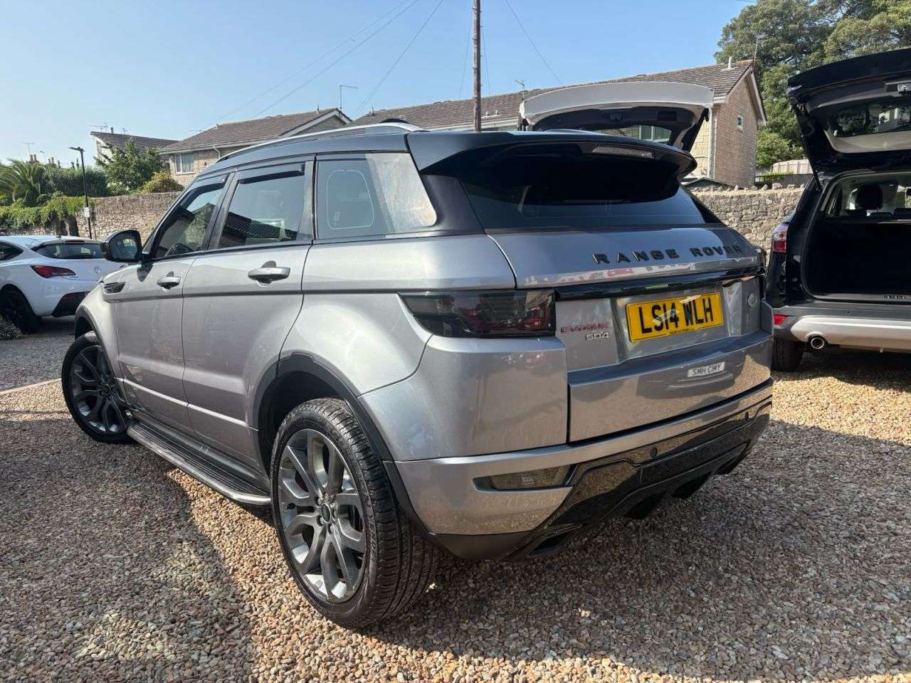 A 2014 LAND ROVER RANGE ROVER EVOQUE 2.2 SD4 Dynamic SUV 5dr Diesel Auto 4WD Euro 5 (s/s) (190 ps) A 2014 LAND ROVER RANGE ROVER EVOQUE 2.2 SD4 Dynamic SUV 5dr Diesel Auto 4WD Euro 5 (s/s) (190 ps)