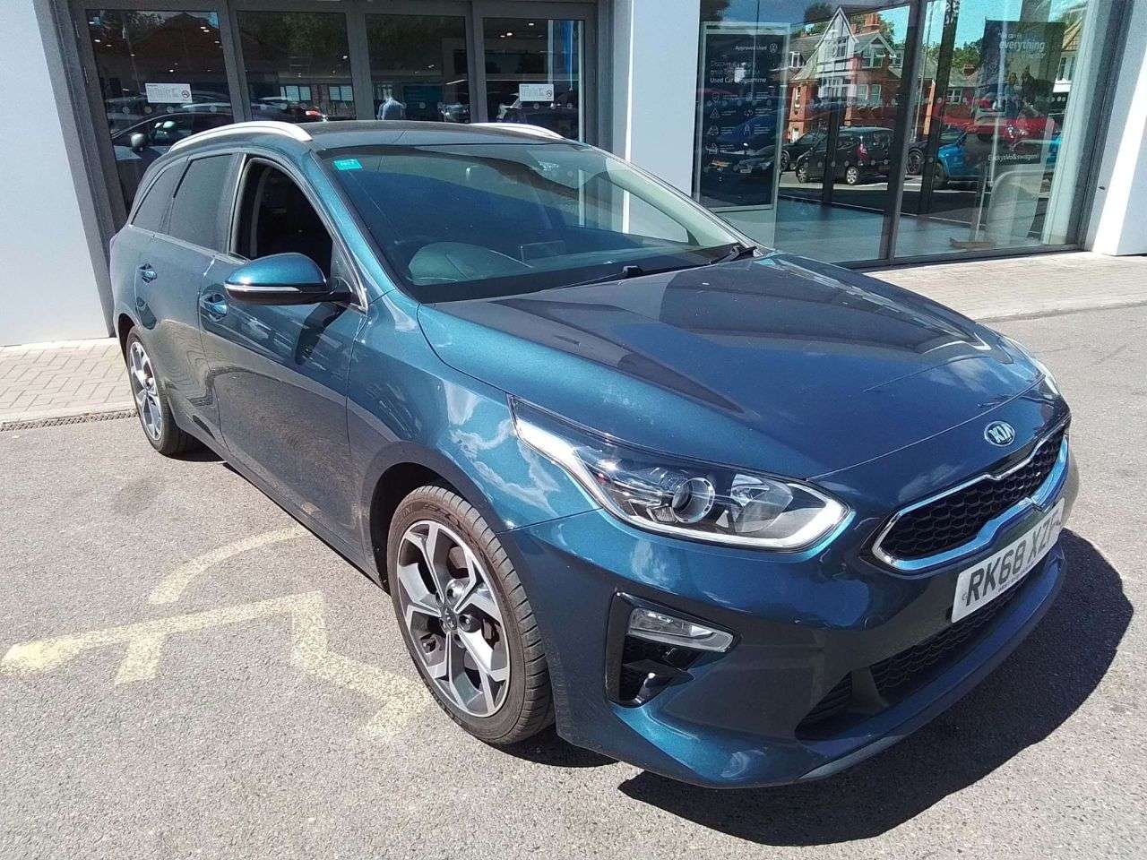 A 2018 KIA CEED 1.6 CRDi 3 Sportswagon 5dr Diesel Manual Euro 6 (s/s) (114 bhp) A 2018 KIA CEED 1.6 CRDi 3 Sportswagon 5dr Diesel Manual Euro 6 (s/s) (114 bhp)