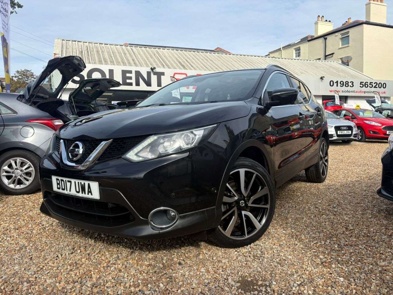A 2017 NISSAN QASHQAI 1.5 dCi Tekna SUV 5dr Diesel Manual 2WD Euro 6 (s/s) (110 ps) A 2017 NISSAN QASHQAI 1.5 dCi Tekna SUV 5dr Diesel Manual 2WD Euro 6 (s/s) (110 ps)