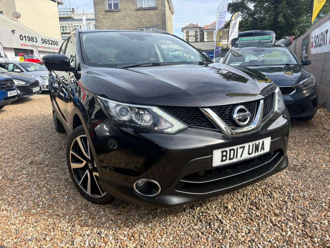 A 2017 NISSAN QASHQAI 1.5 dCi Tekna SUV 5dr Diesel Manual 2WD Euro 6 (s/s) (110 ps) A 2017 NISSAN QASHQAI 1.5 dCi Tekna SUV 5dr Diesel Manual 2WD Euro 6 (s/s) (110 ps)