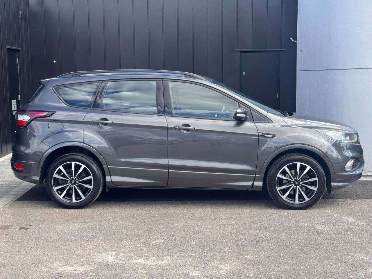 A 2018 FORD KUGA 1.5T EcoBoost GPF ST-Line SUV 5dr Petrol Manual Euro 6 (s/s) (150 ps) A 2018 FORD KUGA 1.5T EcoBoost GPF ST-Line SUV 5dr Petrol Manual Euro 6 (s/s) (150 ps)