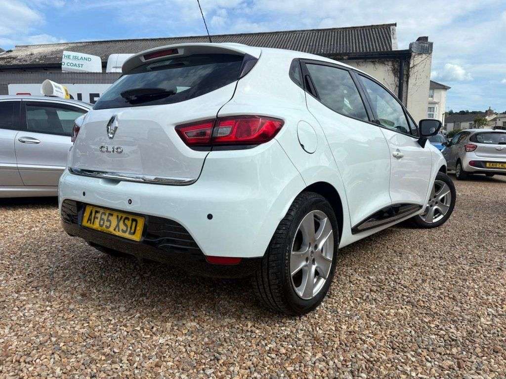 A 2015 RENAULT CLIO 1.2 16V Dynamique Nav Hatchback 5dr Petrol Manual Euro 6 (75 ps) A 2015 RENAULT CLIO 1.2 16V Dynamique Nav Hatchback 5dr Petrol Manual Euro 6 (75 ps)