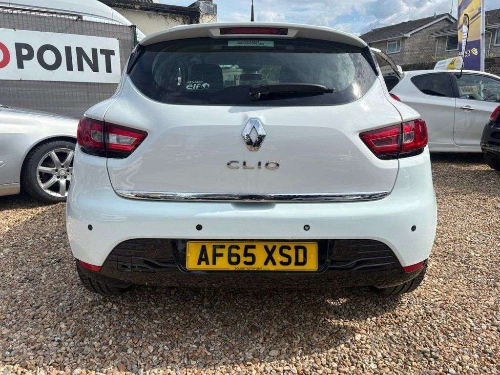 A 2015 RENAULT CLIO 1.2 16V Dynamique Nav Hatchback 5dr Petrol Manual Euro 6 (75 ps) A 2015 RENAULT CLIO 1.2 16V Dynamique Nav Hatchback 5dr Petrol Manual Euro 6 (75 ps)