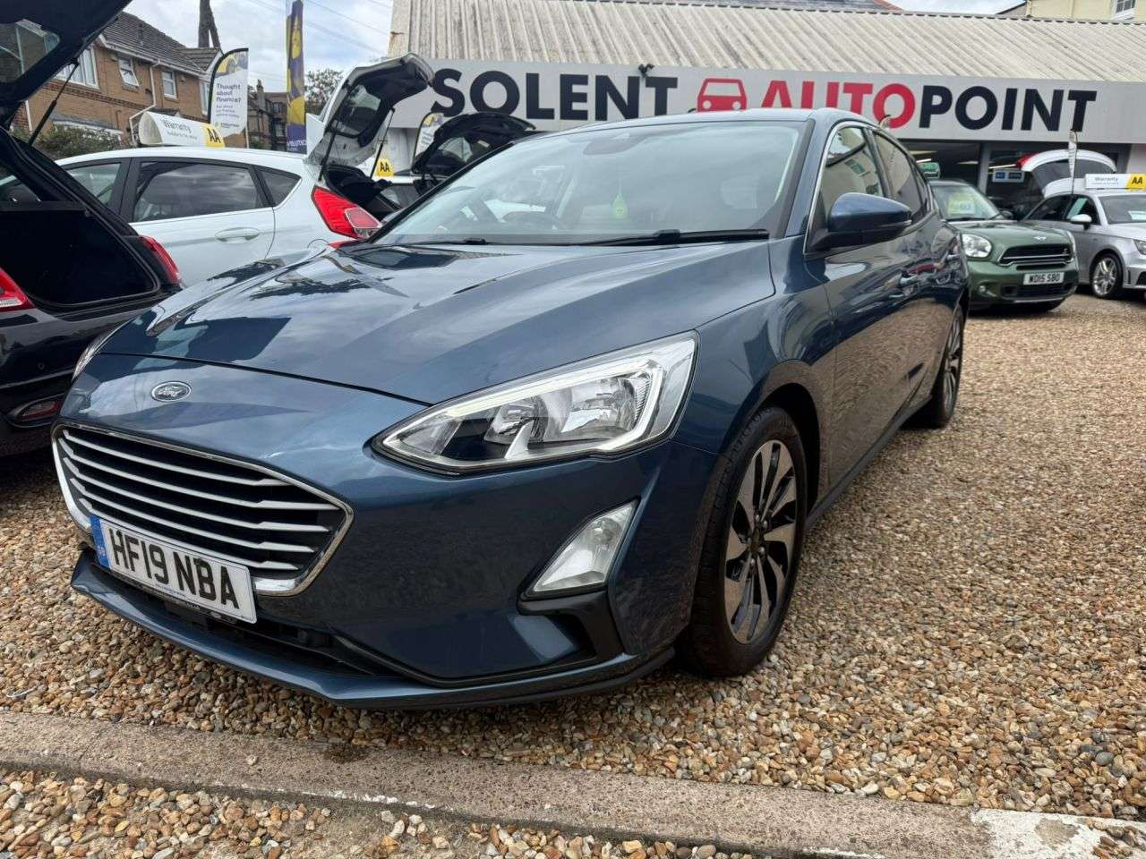 A 2019 FORD FOCUS 1.0T EcoBoost Zetec Hatchback 5dr Petrol Manual Euro 6 (s/s) (125 ps) A 2019 FORD FOCUS 1.0T EcoBoost Zetec Hatchback 5dr Petrol Manual Euro 6 (s/s) (125 ps)