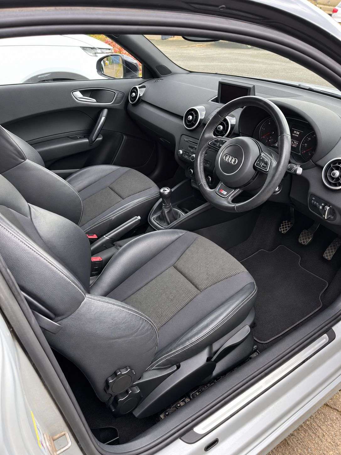 A 2014 AUDI A1 1.6 TDI S line Style Edition Hatchback 3dr Diesel Manual Euro 5 (s/s) (105 A 2014 AUDI A1 1.6 TDI S line Style Edition Hatchback 3dr Diesel Manual Euro 5 (s/s) (105