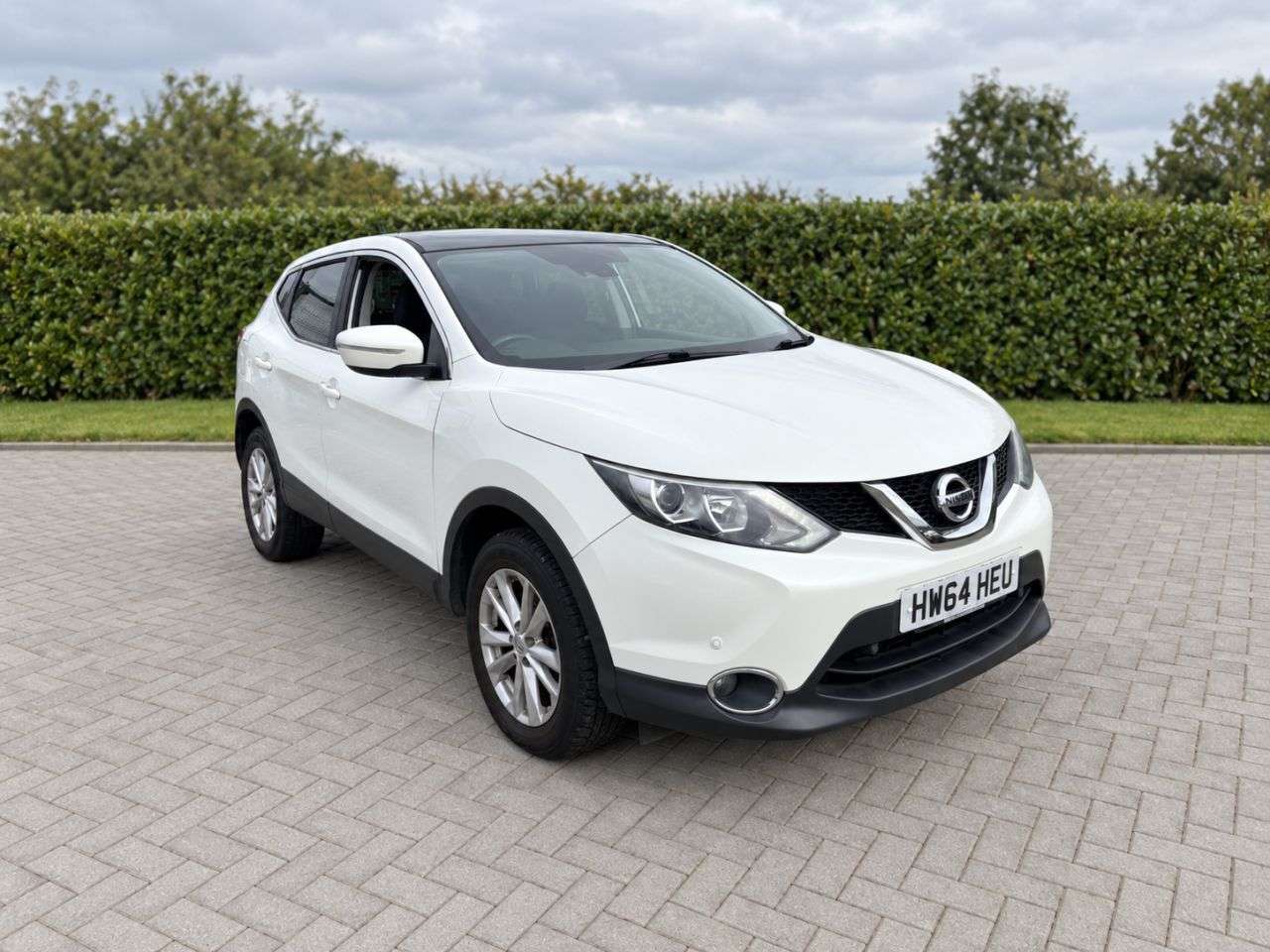 A 2014 NISSAN QASHQAI 1.5 dCi Acenta Premium SUV 5dr Diesel Manual 2WD Euro 5 (s/s) (110 ps) A 2014 NISSAN QASHQAI 1.5 dCi Acenta Premium SUV 5dr Diesel Manual 2WD Euro 5 (s/s) (110 ps)