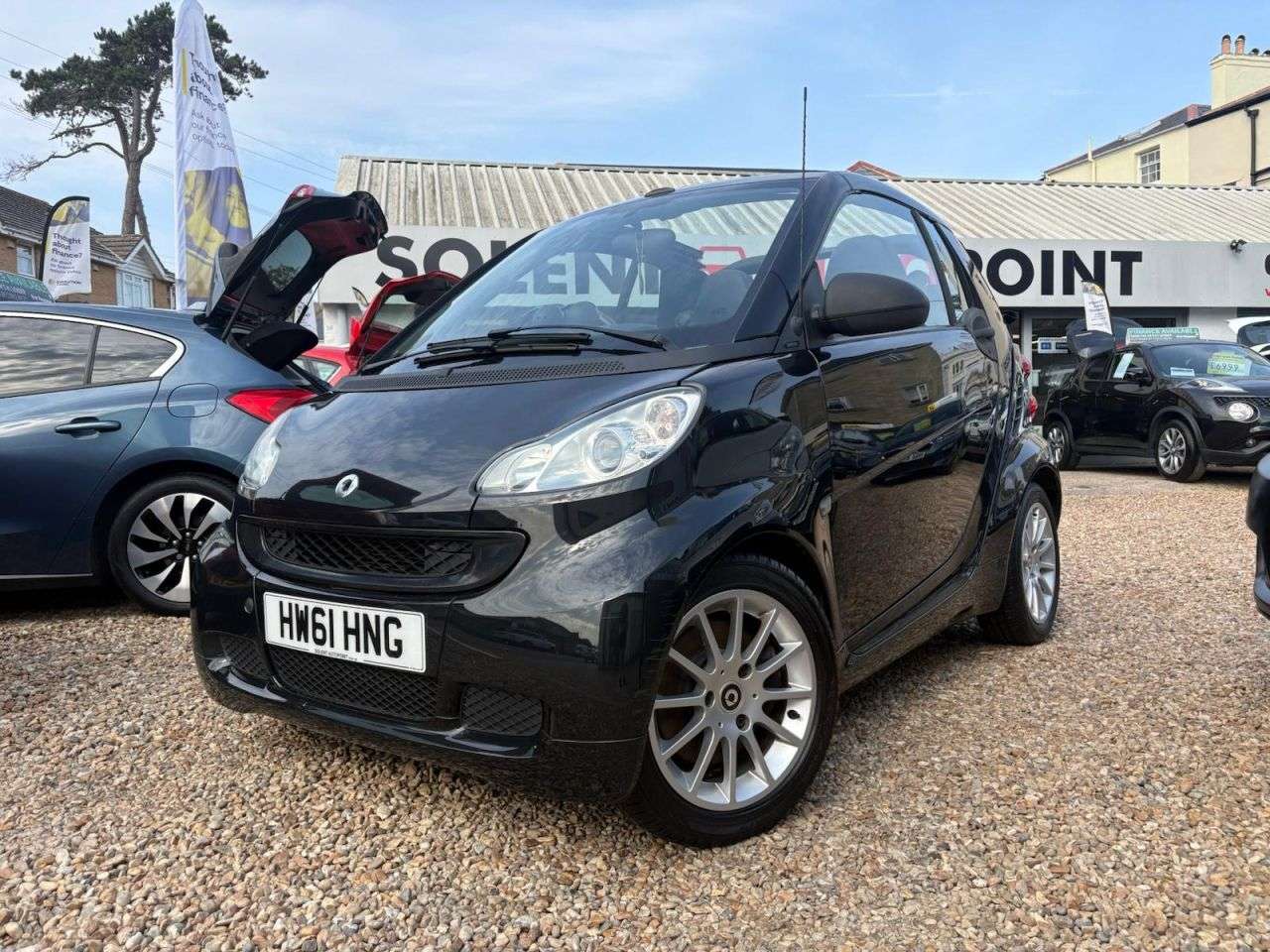 A 2011 SMART FORTWO 0.8 CDI Passion Cabriolet 2dr Diesel SoftTouch Euro 5 (54 bhp) A 2011 SMART FORTWO 0.8 CDI Passion Cabriolet 2dr Diesel SoftTouch Euro 5 (54 bhp)
