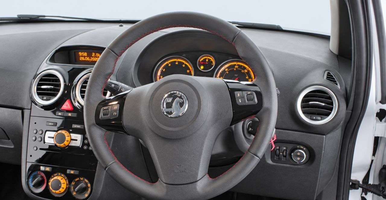 A 2013 VAUXHALL CORSA 1.4 16V SXi Hatchback 5dr Petrol Manual Wide Ratio Euro 5 (A/C) (100 ps) A 2013 VAUXHALL CORSA 1.4 16V SXi Hatchback 5dr Petrol Manual Wide Ratio Euro 5 (A/C) (100 ps)