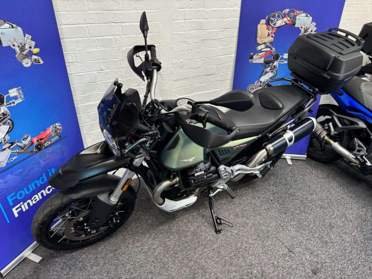 2022 MOTO GUZZI V85 2022 MOTO GUZZI V85