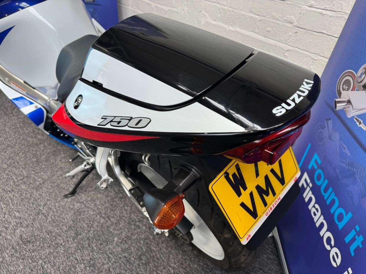 2000 SUZUKI GSX-R750 2000 SUZUKI GSX-R750