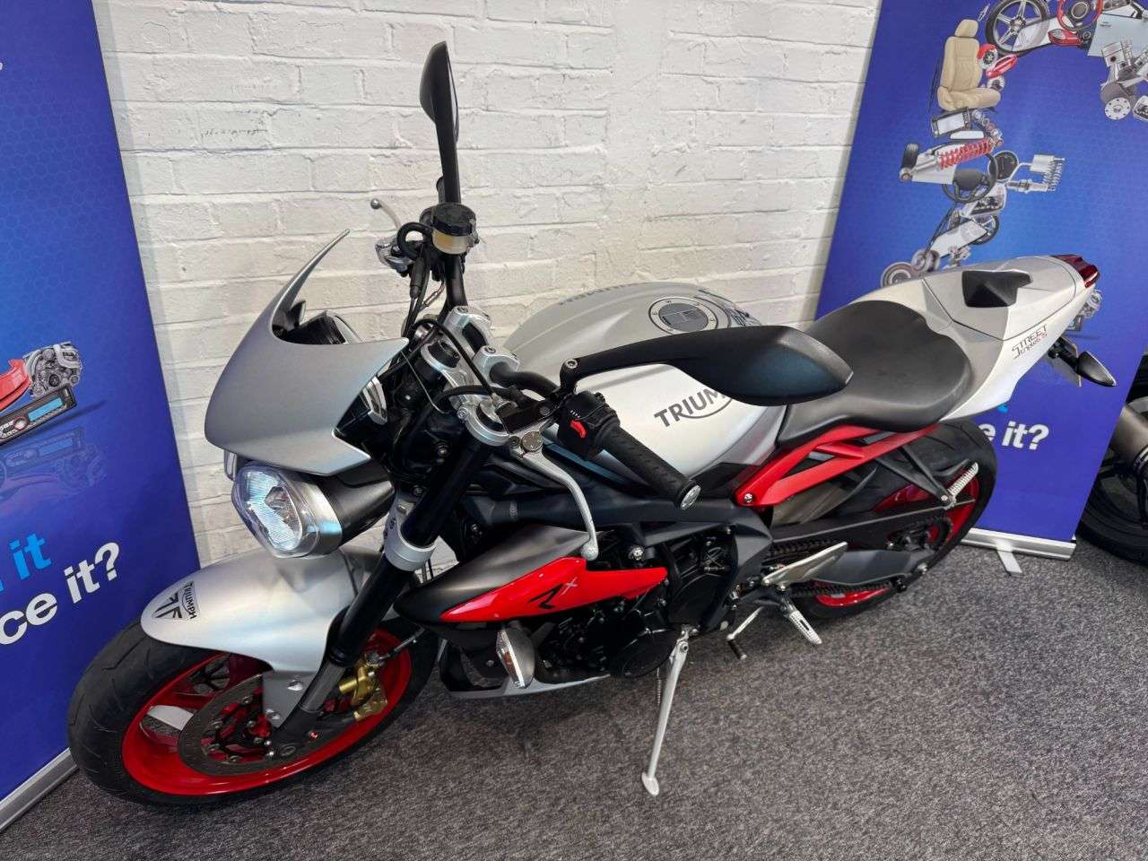 2015 TRIUMPH STREET TRIPLE 675 2015 TRIUMPH STREET TRIPLE 675