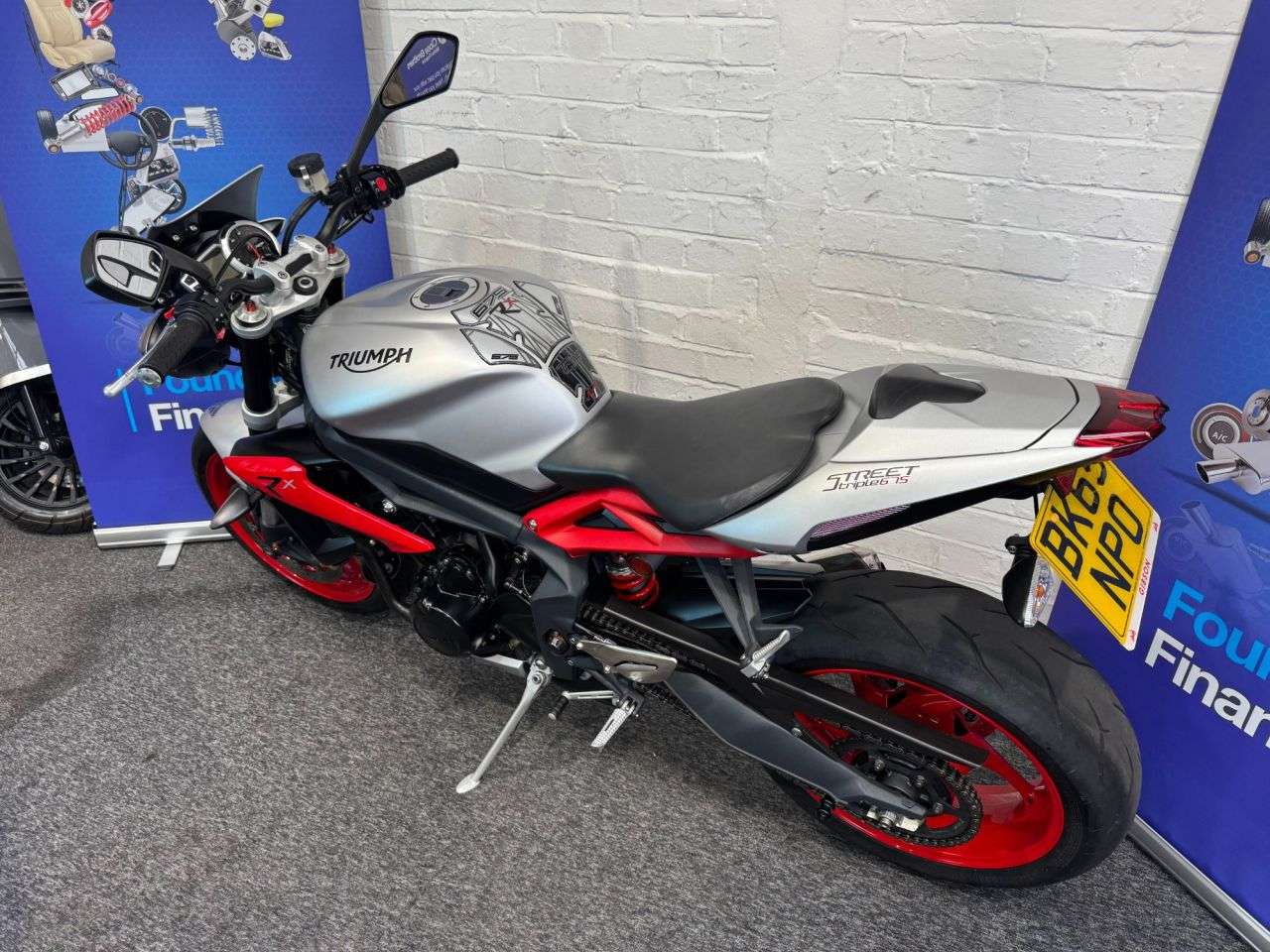 2015 TRIUMPH STREET TRIPLE 675 2015 TRIUMPH STREET TRIPLE 675