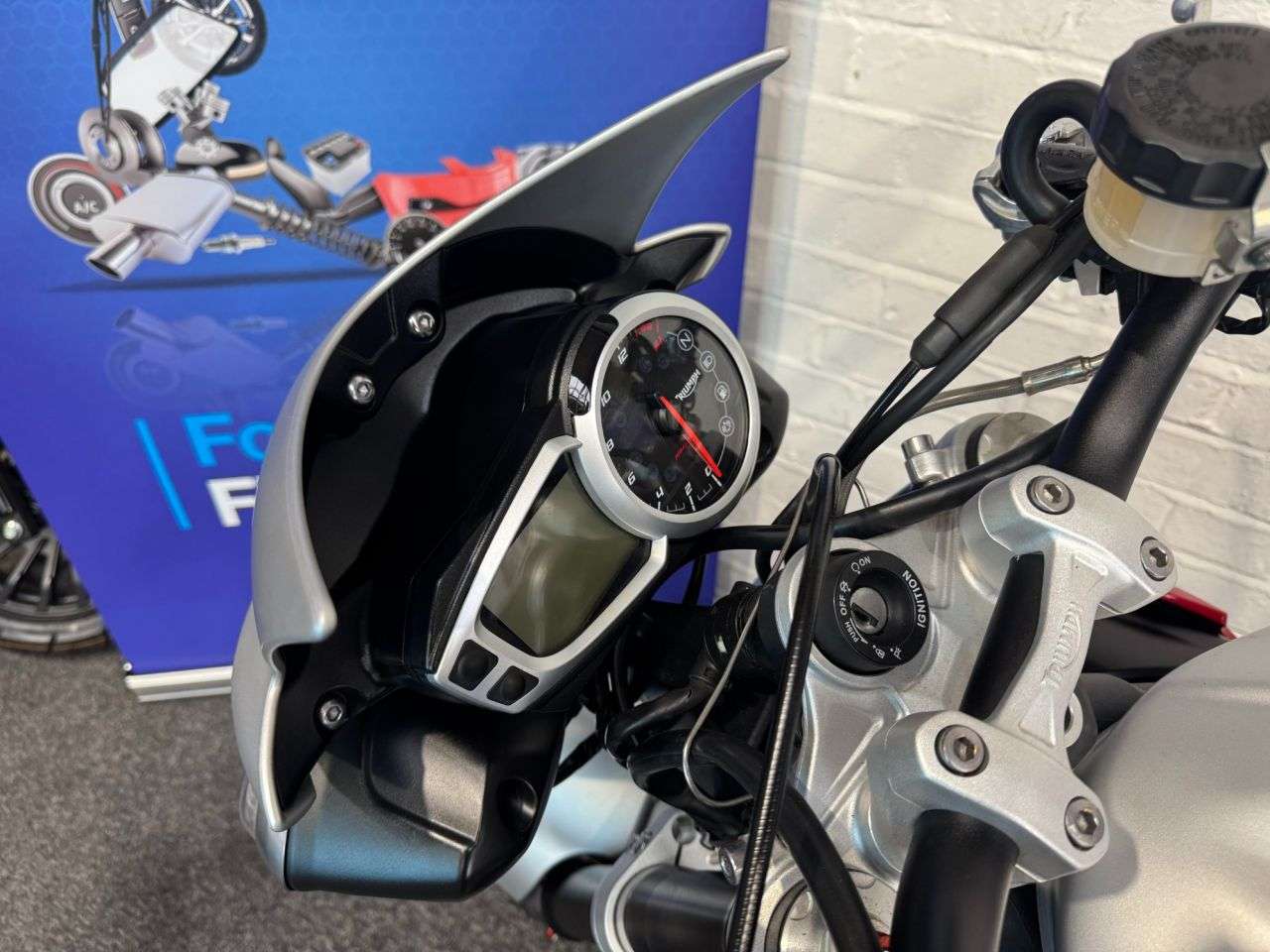 2015 TRIUMPH STREET TRIPLE 675 2015 TRIUMPH STREET TRIPLE 675