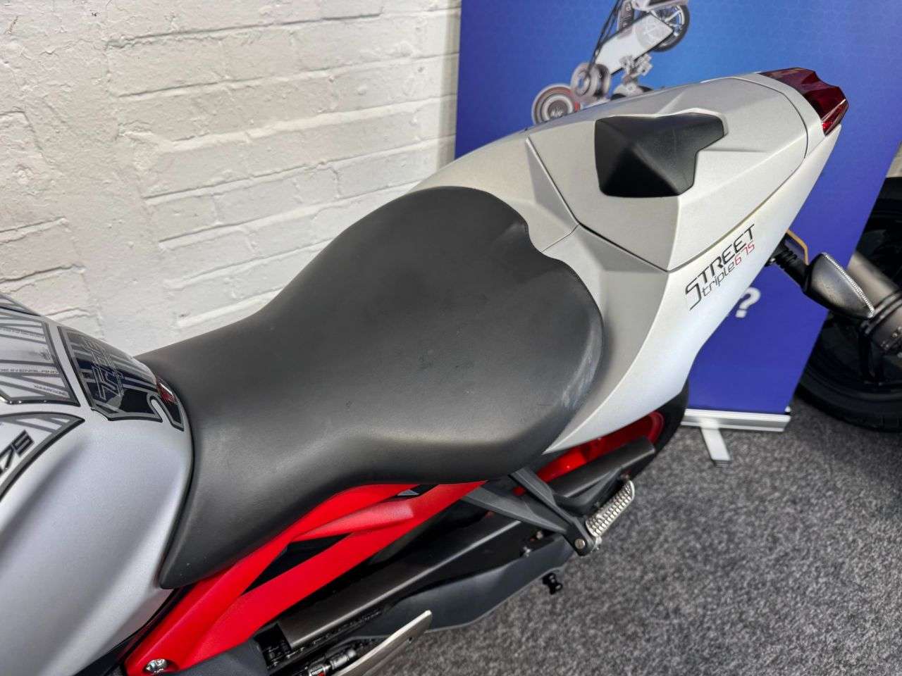 2015 TRIUMPH STREET TRIPLE 675 2015 TRIUMPH STREET TRIPLE 675